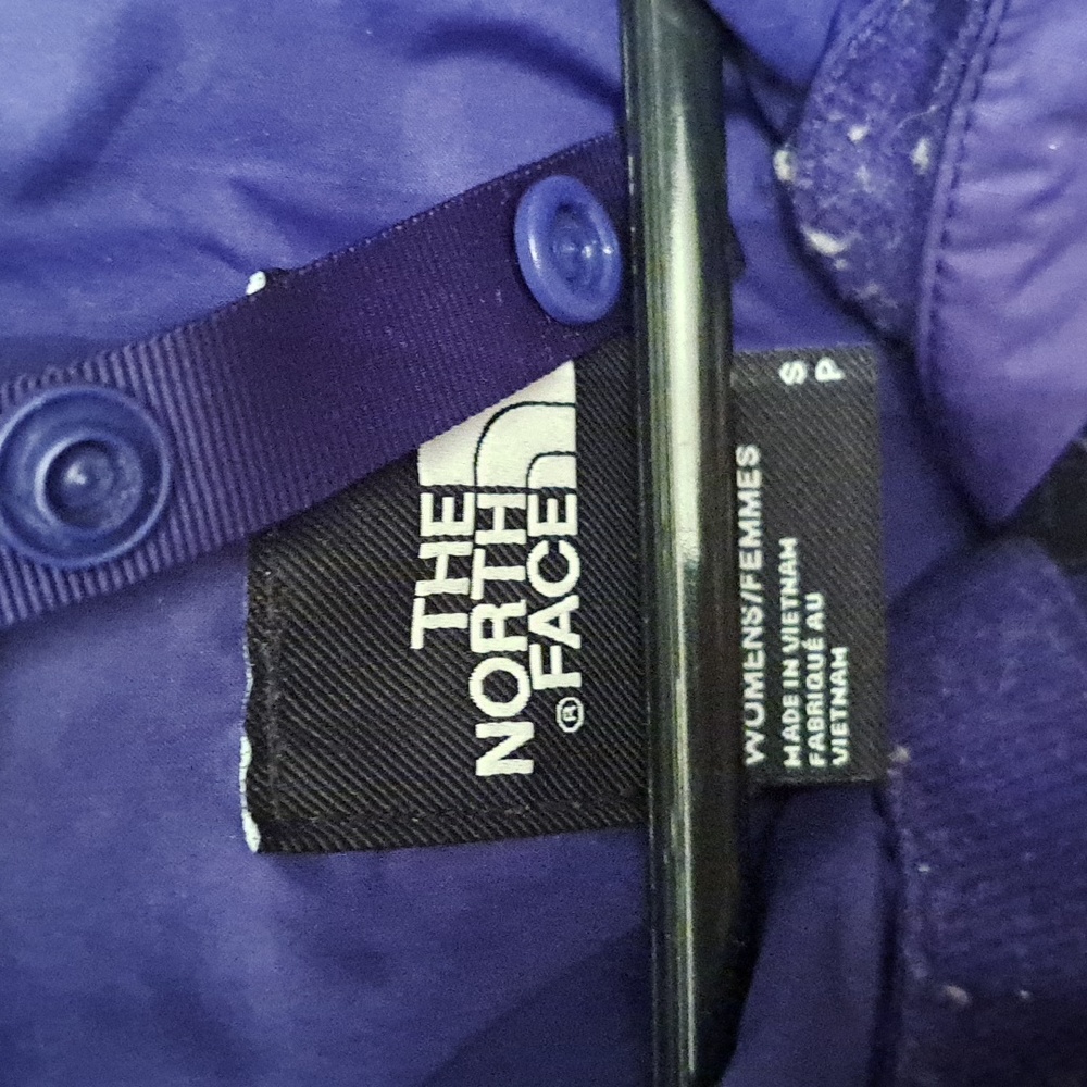 The North Face woman's size S classic two tone purple lightweight hooded jacket - Picture 3 of 5